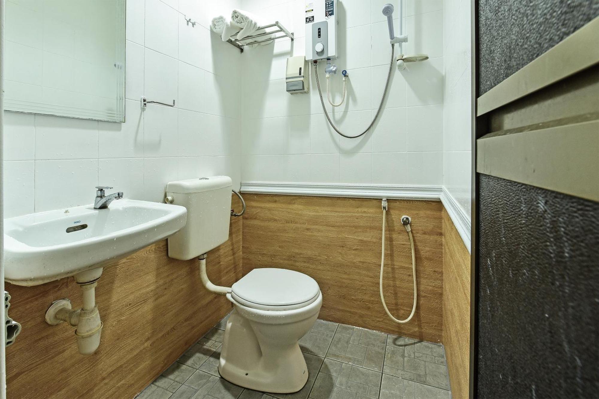 Super Oyo 44036 Hotel De Perdana Hill Batu Pahat Dış mekan fotoğraf